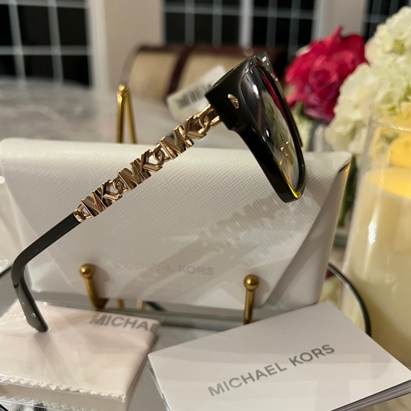 NWT Michael Kors Oversized Black Sunglasses w/ Case - Picture 3 of 7
